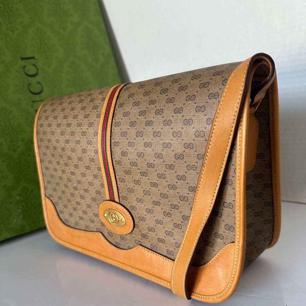 Authentic Gucci Sherry Line Leather Crossbody/Shoulder Bag. - Picture 5 of 17